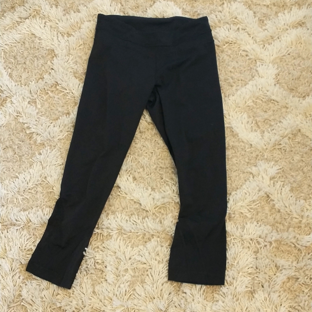 Lululemon Cropped Black Leggings Size 6